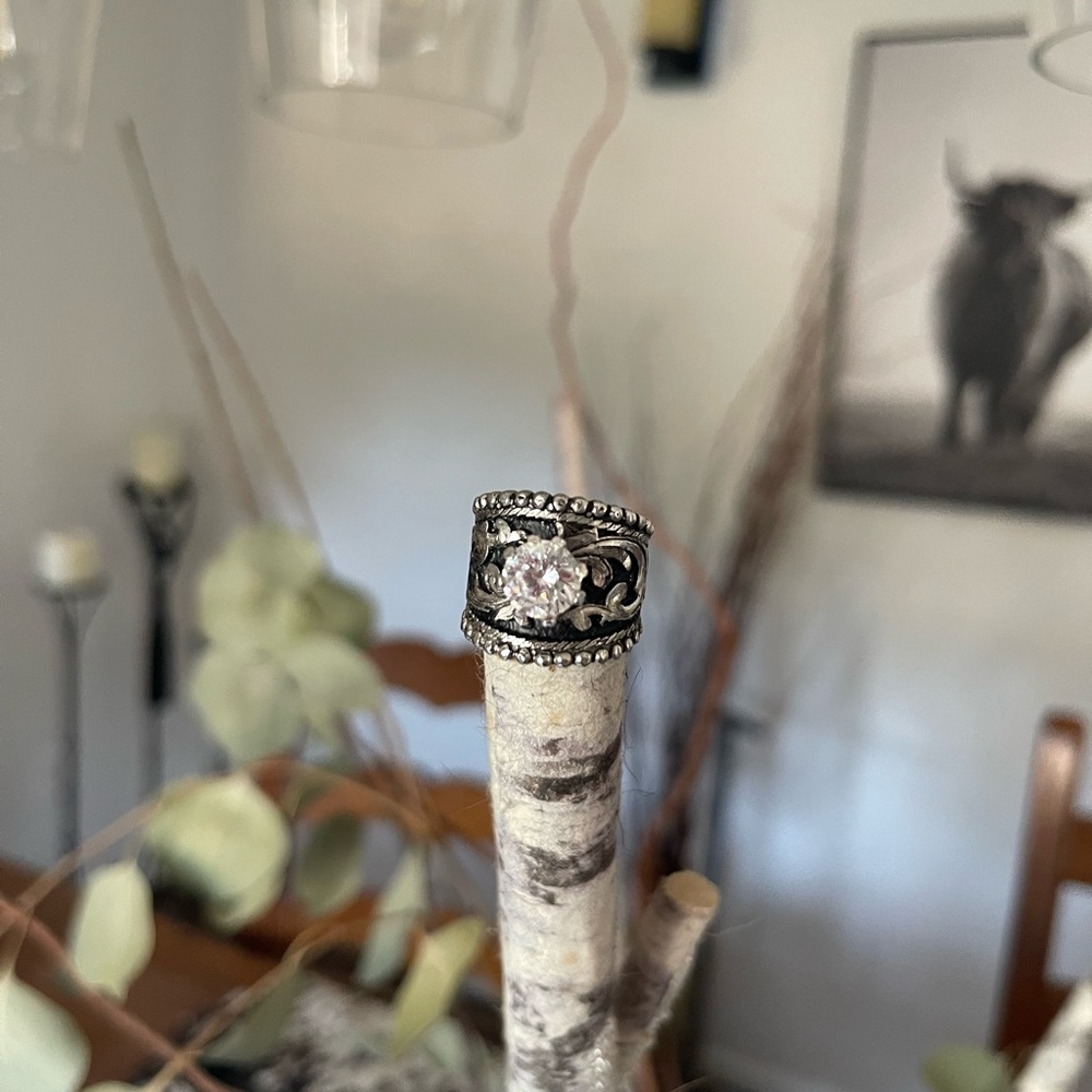 Western Elegant Silver Ring with Clear Gemstone size 6.5